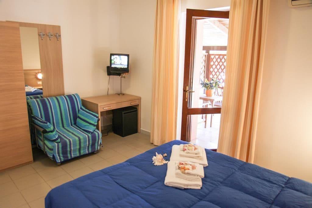 Hotel Mezzaluna Carloforte  Ngoại thất bức ảnh