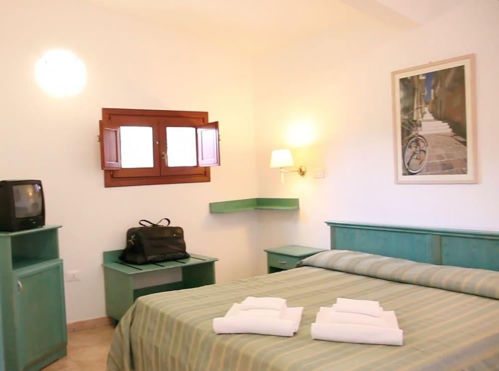 Hotel Mezzaluna Carloforte  Ngoại thất bức ảnh