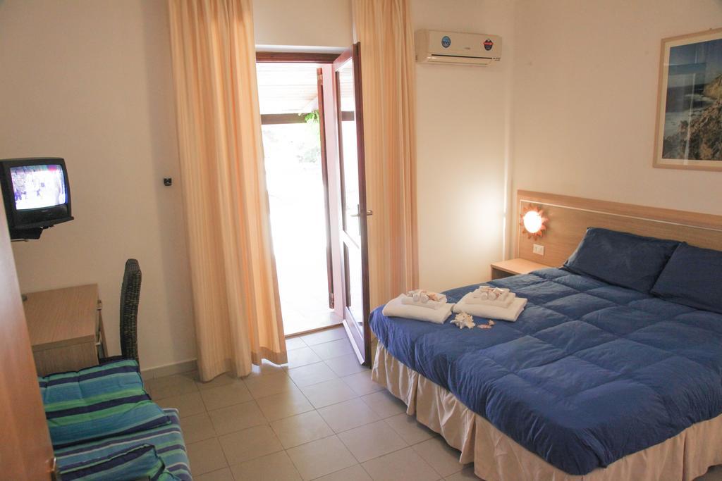 Hotel Mezzaluna Carloforte  Ngoại thất bức ảnh